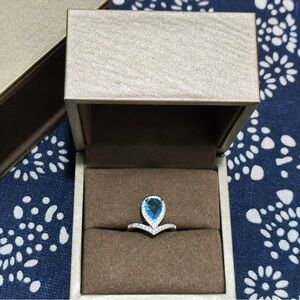 CHAUMET Delicate Silver Curved Band Ring with Blue Teardrop Gem